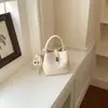 Bolsa de Mão Elegante para Escritório Transfronteiriça para Mulheres, Novo Estilo 2026, Bolsa Balde Transversal de Ombro Fashion para o Verão