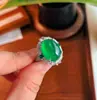 Anel Oval Grande de Calcedônia Verde Natural Corpo de Vidro Cor Verde Imperial Comparável à Cor da Jadeíta Anel Feminino