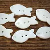 Botones grandes, exquisitos y naturales de concha en forma de pececitos, perfectos para ropa infantil, cárdigans de punto y manualidades infantiles hechas a mano.