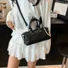 Bolsa de Couro Macio Estilo Retrô de Luxo para Mulheres 2025 Nova Versátil de Nicho Bolsa de Mão Cilíndrica e Bolsa Transversal de Luxo Leve