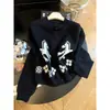 Otoño 2026 Nuevo Estilo Cardigan de Punto Jacquard Caballo Pequeño para Mujer Casual Estilo Perezoso Suéter Abrigo Cuello Redondo Moderno