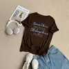 Camiseta Retro de Manga Corta Bordada con Letra T que Realza el Blanco (Estilo Delgado) Camiseta de Manga Corta Versátil de Corte Ajustado con Hombro Normal y Cuello Redondo Modelo Nuevo 2026