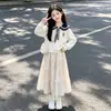 Conjunto de dos piezas para niña: una sudadera con cuello de muñeca y una falda midi de moda con lazo, perfecta para principios de otoño, adecuada para la escuela