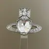 Broche de Corazón Cruzado Planeta Strass Europeo y Americano Accesorio para Traje Suéter de Lujo Ligero para Mujer Nueva Tendencia 2026