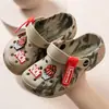 Zapatillas de verano para niños, sandalias al por mayor, zapatos de baño antideslizantes para niños y niñas con agujeros para bebés, bonitos dibujos animados para niños