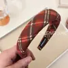 Faixa de Cabelo de Lã Xadrez Vermelho Elegante Nova para Outono e Inverno para Mulheres Faixa de Cabelo Larga Vermelha de Natal e Ano Novo Acessórios de Cabelo para Topo da Cabeça