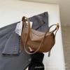 Bolso pequeño de axila retro de superficie suave a la moda para mujer 2023 nuevo moderno elegante bolso de hombro para mujer bandolera tipo dumpling