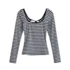 Camiseta sexy listrada de manga longa para mulheres, design de início de outono com recorte nas costas, alças sem costas, corte justo e gola U grande, estilo curto