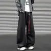 Calça de foice desconstruída da moda de rua americana para homens, com corrente única na cintura torcida, calça longa solta e com caimento, novo estilo moderno para o outono de 2026