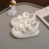 Sandálias Sapatinhos de Bebê 2026 Verão Novo Estilo Tênis Infantis Vazados Respiráveis Meio-Sandálias para Meninos Sapatos de Estrutura Tendência