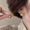 Pendientes de Burbuja Color-Block Estilo Bosque Chica Crema Dulce para Mujer, Diseño de Nicho de Lujo Ligero, Accesorios de Oreja Únicos Lindos y Dulces