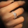 Anel de padrão de grama retro Zircon Tang Moda feminina Estilo de luxo leve Requintado Old Craft All-match High-end Open Ring