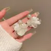 Aretes Retro Franceses de Pétalos de Perla, Aretes de Flor Blanca de Gama Alta de Nicho, Aretes de Estilo Ligero de Lujo y Suave al por Mayor