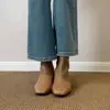 Versão em Couro ~ Botas Elásticas Slim com Salto Interno Normcore para Mulheres com Zíper Traseiro Estilo Britânico Bico Quadrado Versáteis para Trabalho Botas Curtas