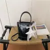 Bolsa de mão simples estilo vertical para mulheres com laço de renda, pingentes de estrela e urso, bolsa transversal com um estilo suave para o dia a dia