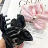 Lindos Presilhas de Cabelo Florais! Grampos de Cabelo Tridimensionais com Pétalas Brilhantes de Cetim 2026 Novo Produto de Verão da Designer Coreana para Mulheres
