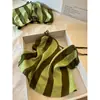 Conjunto de Pijama Camisola Listrado Verde de Seda de Gelo para Mulheres 2026 Novo Estilo Shorts de Cetim com Sensação Fresca Conjunto de Roupa para Casa Roupa Externa