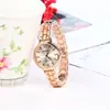 Venda quente transfronteiriça pequeno relógio feminino elegante estilo coreano simples pulseira de corrente retrô versátil mostrador pequeno pulseira de tira fina
