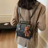 Mochila Feminina Super Popular Estilo Vintage 2026 Novo Modelo, Bolsa Escolar Estilo Faculdade com Acabamento de Luxo, Bolsa Transversal Versátil