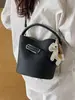 Bolso retro simple para mujer Yuezhi 2026 nuevo bolso de hombro cruzado versátil con un toque de alta gama para ir al trabajo, bolso de mano tipo cubo