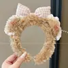 Diadema de felpa de dibujos animados linda, unisex, para otoño e invierno, impermeable y antideslizante, adecuada para lavarse la cara, nuevo estilo 2026 accesorio para el cabello