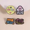 Broche de Citação da Série Estranha Divertida Europeia e Americana Crânio Criativo Rosto Sorridente Letra Emblema de Metal Acessório de Pino para Bolsa
