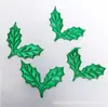 Decoración Navideña Hojas de Tres Puntas Láser Tela Dorada y Plateada Accesorios para Cajas de Regalo Hojas Simuladas Frutas Rojas Hojas Verdes Navideñas