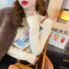 Camiseta Básica de Cuello Medio para Mujer en Otoño e Invierno, Nueva Prenda Exterior Versátil de Primavera y Otoño, Top de Punto Holgado, Blanco Delgado