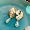 Pendientes de perla con colgante de gota de agua de aguja plateada, lujo ligero, alta gama, modernos, pendientes sencillos, accesorios para orejas únicos y exquisitos
