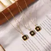 Colar de corrente de clavícula simples com estrelas de gota de cola novas incrustadas de zircônia, personalidade feminina, aço inoxidável banhado a ouro real