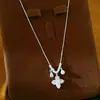 Collar de perlas con flor de trébol incrustada de circonita, cadena para la clavícula de lujo ligero de nicho de alta gama, accesorio de moda versátil y elegante