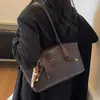 Bolsa Grande da Moda para o Dia a Dia para Mulheres 2025 Outono Nova Casual Simples Bolsa Tote Versátil de Ombro/Axila