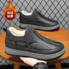Sapatos de Algodão Novos de Inverno Masculinos, Sapatos de Algodão de Couro Old Beijing, Forrados com Lã, Espessados, Impermeáveis, Antiderrapantes, Sapatos para Meia-Idade e Idosos, Sapatos de Pai