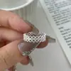 Anel de Pérola com Renda Estilo Francês para Mulheres, Versátil, Acabamento Exquisito, Luxo Leve, Anel Elegante e Único para Dedo Indicador, Anel de Design de Nicho