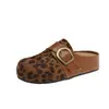 Chinelos Muller com aumento de altura oculto fivela de couro 2026 sola grossa outono bico fechado meio chinelos para mulheres outdoor slip-on marrom chá