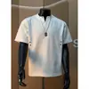 Camiseta de Manga Curta Patchwork com Rebites 2026 para Homens, Verão Estilo Americano Tendência Legal Solta Gola V Manga Meia-Manga Puxador Camiseta de Algodão
