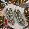 Decoração de parede de Natal com pinhas, bagas vermelhas, folhagem de Natal artificial, flores para pendurar na parede, arranjo de cena festiva para o Natal