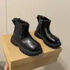 Botas Infantis 2025 Outono e Inverno Veludo Fino Sapatos Infantis Botas Infantis Estilo Britânico Versátil Botas de Moda para Meninas