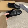 Aumento da Altura Interna! Mocassins Quadrados Esculpidos Estilo Retrô para Mulheres, Novo Estilo Outono e Inverno, Sapatos de Couro Preto Estilo Britânico