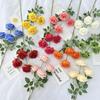 Serie Boda Rosas Simuladas 4 Flores Rosas Ángel Flores Falsas Arreglo Floral Salón de Bodas Guía de Camino Flores Decorativas Hechas a Mano Venta al por Mayor