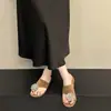 Sandálias Femininas Slip-On Verão 2026 com Detalhes Florais de Strass Brilhantes, Cabedal Respirável e Ultrassuave, Espessado e Durável
