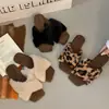Pantuflas peludas de estilo francés para mujer, con puntera cuadrada y tiras cruzadas, adecuadas para otoño e invierno, pantuflas grandes de algodón, pantuflas fáciles de poner para estar en casa