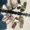 Chanclas Francesas Retro de Perlas para Mujer 2026 Nueva Moda de Verano Sandalias Planas Versátiles de Playa para Uso en Exteriores