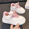 Zapatos Casuales de Lona para Niñas 2026 Primavera/Otoño Nuevos Kuromi Morado Blanco Velcro Suela Suave Transpirables Antideslizantes Zapatos Blancos Pequeños