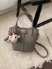 Bolsa Balde Casual Simples de Mão para Mulheres Moda Outono 2025 Tendência Bolsa de Ombro Transversal de Alta Qualidade com Textura