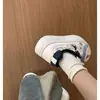 Sapatos Brancos Versáteis Resistentes ao Desgaste Estilo Coreano Simples 2026 Novos Tendência Solado Grosso Confortáveis Tênis Leves Esportivos Casuais