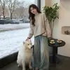 Suéter de Tricô com Design Irregular na Cor Aveia para Mulheres, Novo Top Único e Super Estiloso para Outono e Inverno 2025