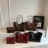 Bolso de hombro retro de color liso de moda 2026, gran capacidad, bolso tote simple y elegante para el trabajo, y un bolso versátil para llevar debajo del brazo