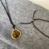 Outono/Inverno 2025 Colar Longo Trançado Preto Pedra Olho de Tigre Vintage Pingente Corrente de Suéter Estilo Retro Desgastado