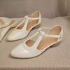 Sapatos Rasos Vazados de Couro Retrô Francês Sapatos Pequenos de Couro Verão 2025 Novos Sandálias de Dedo Apontado com Tiras Cruzadas de Couro Macio para Mulheres